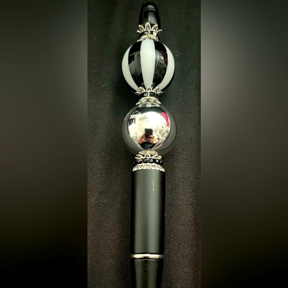Handmade beaded pen .

One of a kind

1 for $11 
3 for $25